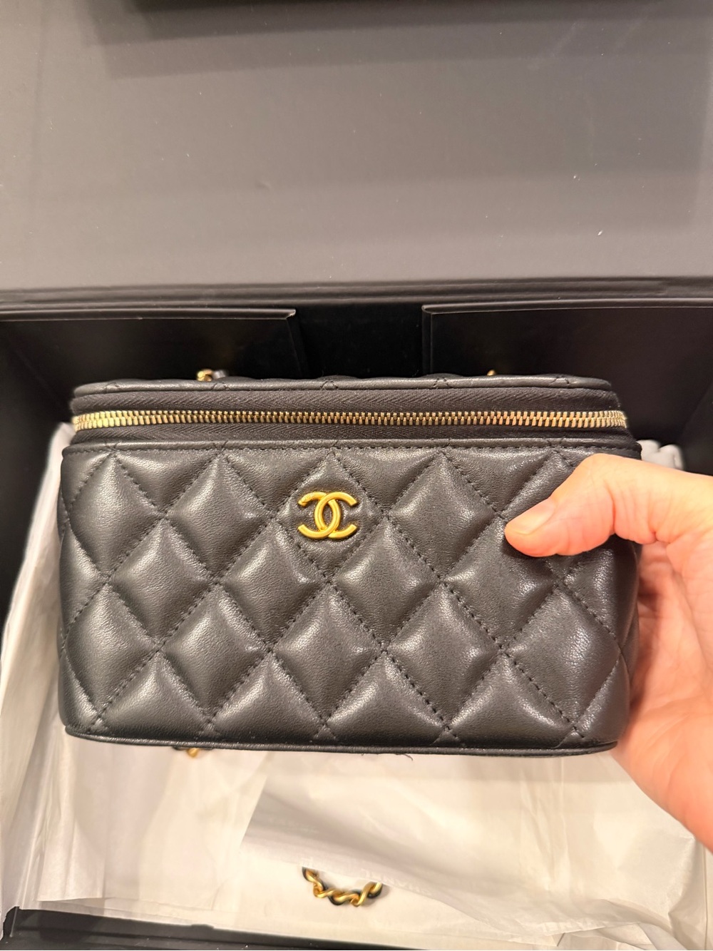 Chanel Black Quilted Leather Vanity Crossbody with Gold Chain - Picture 2 of 11